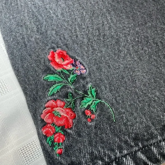 Bugle Boy Vintage Black Rose Embroidered Jeans | Size 16 - Picture 4 of 15